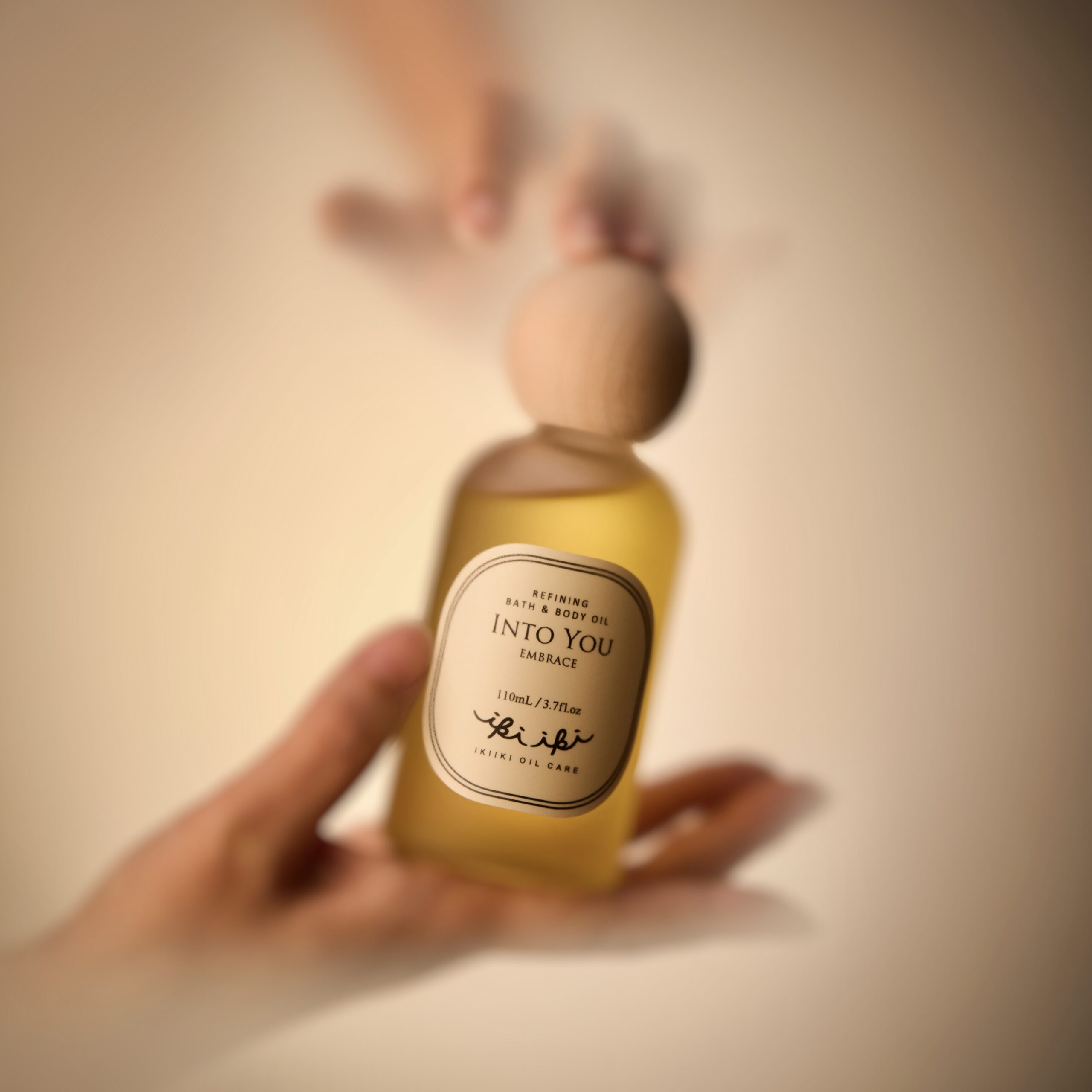 INTO YOU・BATH & BODY OIL・EMBRACE