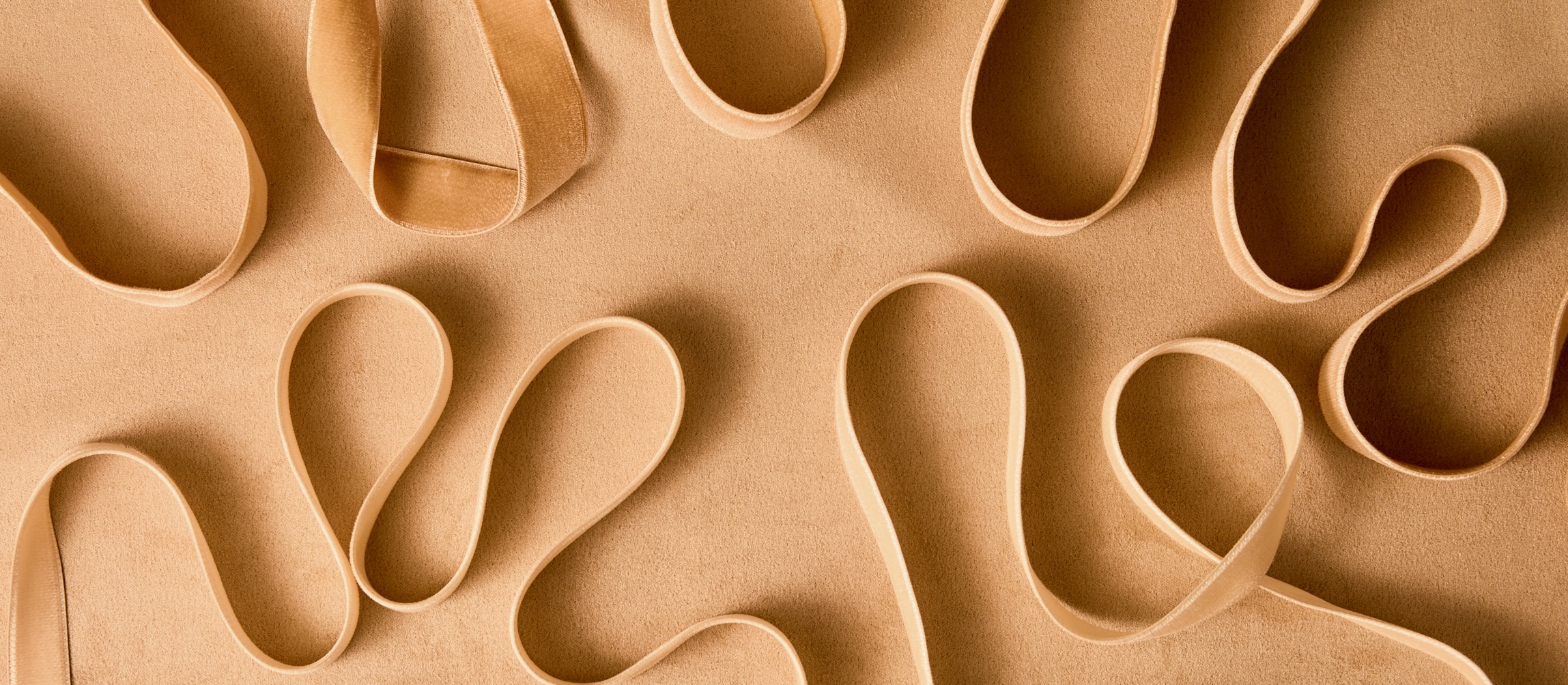 日常から心を軽快に連れ出す<br /> 人気のエスケープシリーズから<br /> 二つの旅の香り